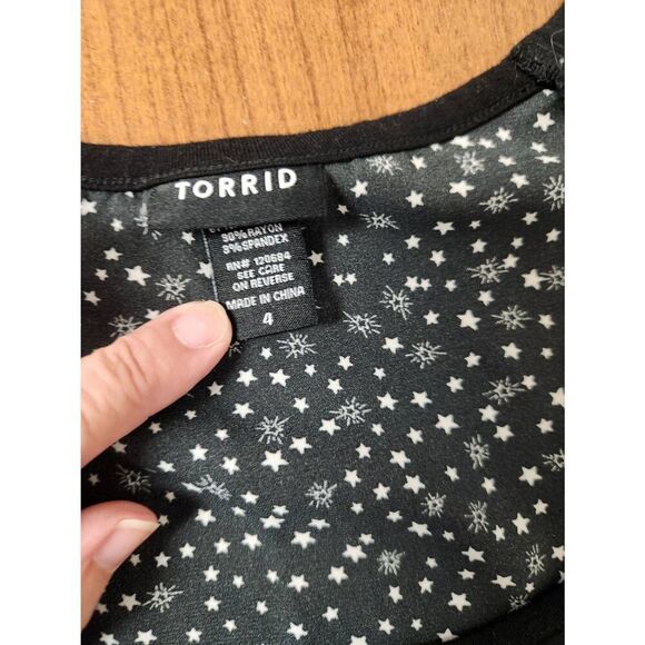 Torrid Black and White Stars sheer top size 3X - Picture 3 of 5
